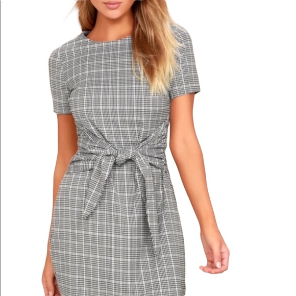 Lulus Dresses & Skirts - LULU’S Gingham Knotted Sheath Dress 👗